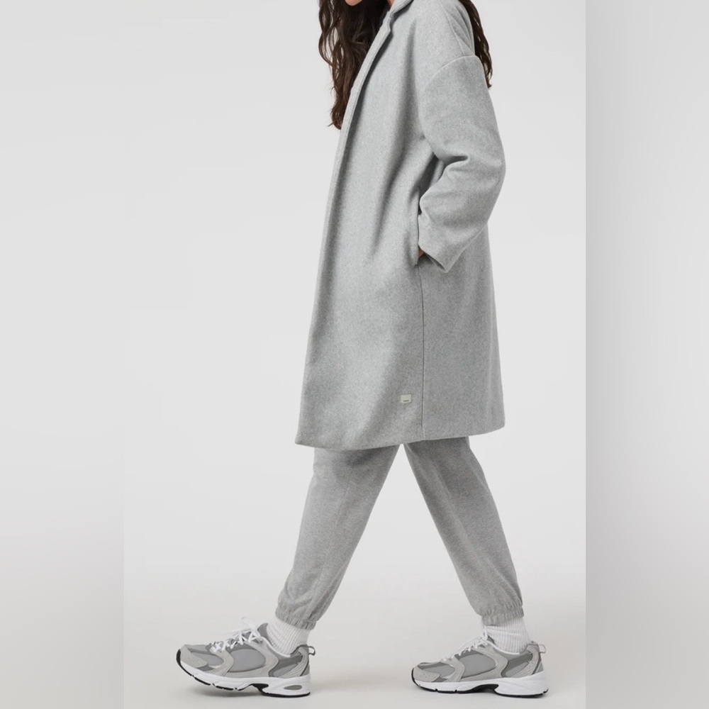 Vuori Women's Light Gray Trench Coat - Picture 8 of 8